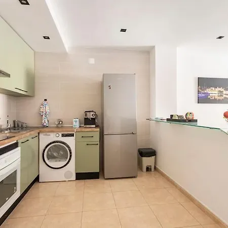 Apartment Castelplace Con Plaza De Garage Incluida, Free Parking And Ac